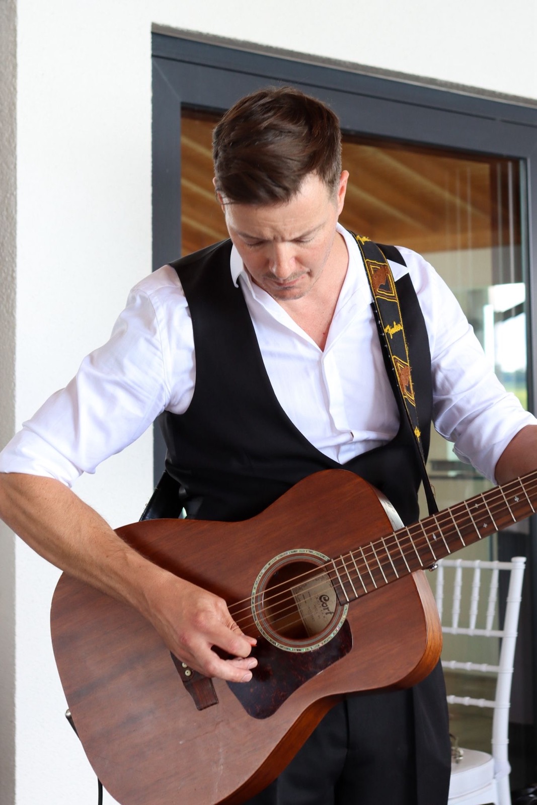 Diet on acoustic guitar at a wedding